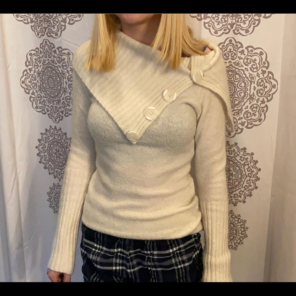 Button collar sweater